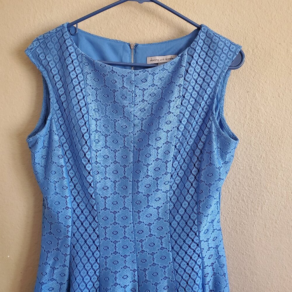 Elegant Blue lace dress - Picture 3 of 5
